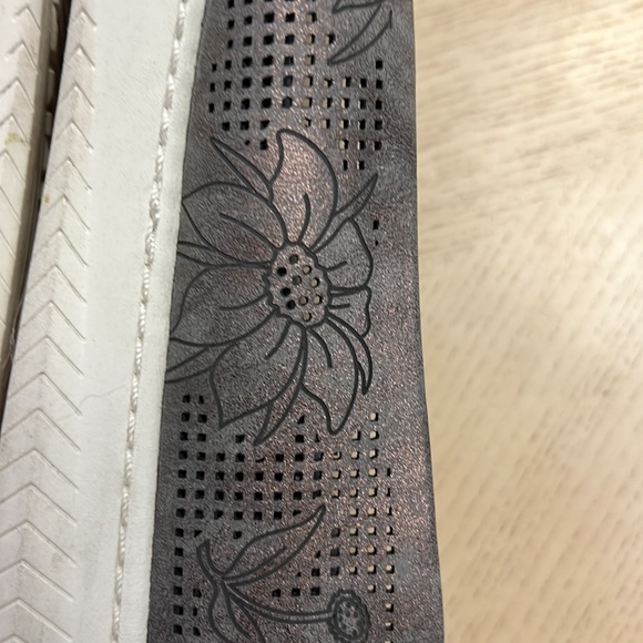 Baretraps are gray/copper Nadra flats. Perforated Floral design. Size 9.5 W - Picture 5 of 9